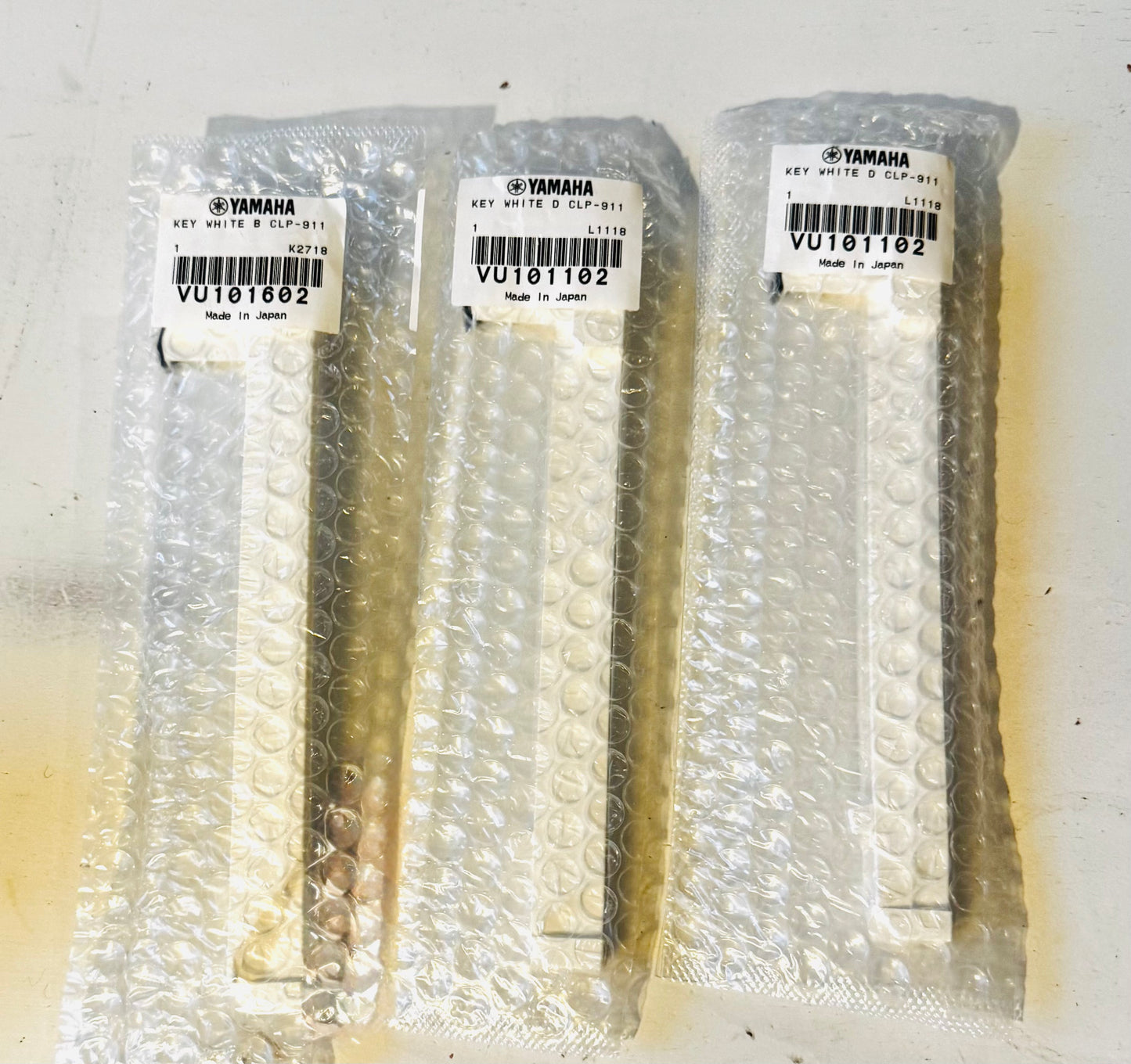 Yamaha Clavinova CLP-911 Keys set of 3 B and D White